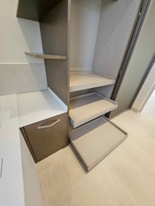 Salle_de_bain_à_Croissy_Sur_Seine_Tablesste_coulissante_dans_le_dressinge_sur_mesure