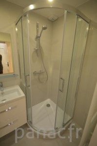 Paroi et porte de douche sur mesure