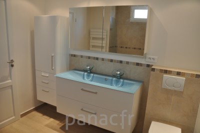 Mobilier salle de bain sur mesure en laque