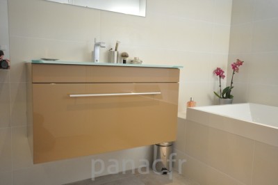 Mobilier salle de bain sur mesure en laque