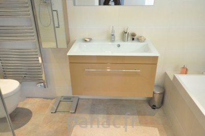 Mobilier salle de bain sur mesure en laque