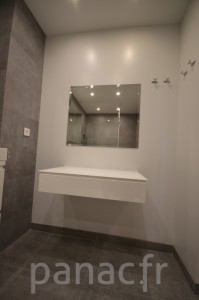 Mobilier salle de bain sur mesure en laque