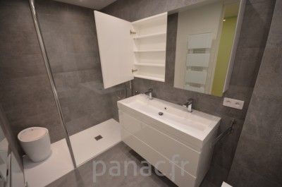 Mobilier salle de bain sur mesure en laque