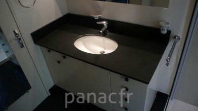 Mobilier salle de bain sur mesure en laque