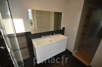 Mobilier salle de bain sur mesure en laque