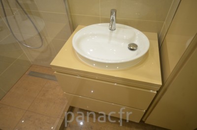 Mobilier salle de bain sur mesure en laque