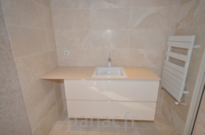 Mobilier salle de bain sur mesure en laque