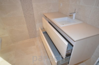 Mobilier salle de bain sur mesure en laque