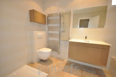 Mobilier salle de bain sur mesure en laque