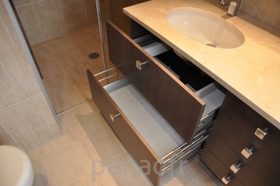 Mobilier salle de bain sur mesure en bois